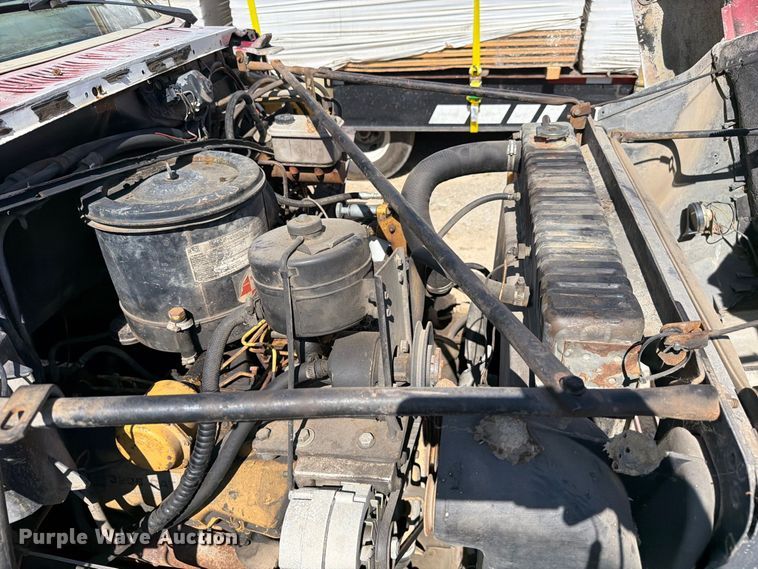 image for item FC3377 1985 Ford F700 fuel / lube truck