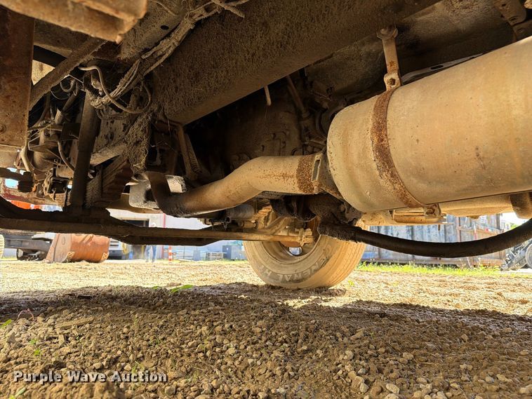 image for item FC3377 1985 Ford F700 fuel / lube truck