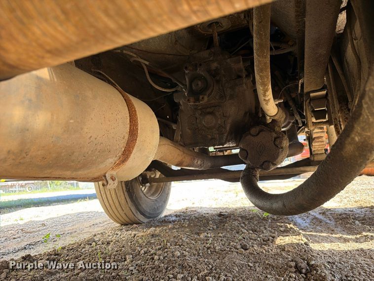 image for item FC3377 1985 Ford F700 fuel / lube truck