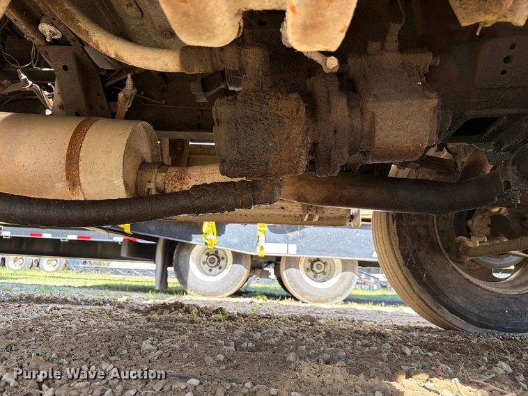 image for item FC3377 1985 Ford F700 fuel / lube truck