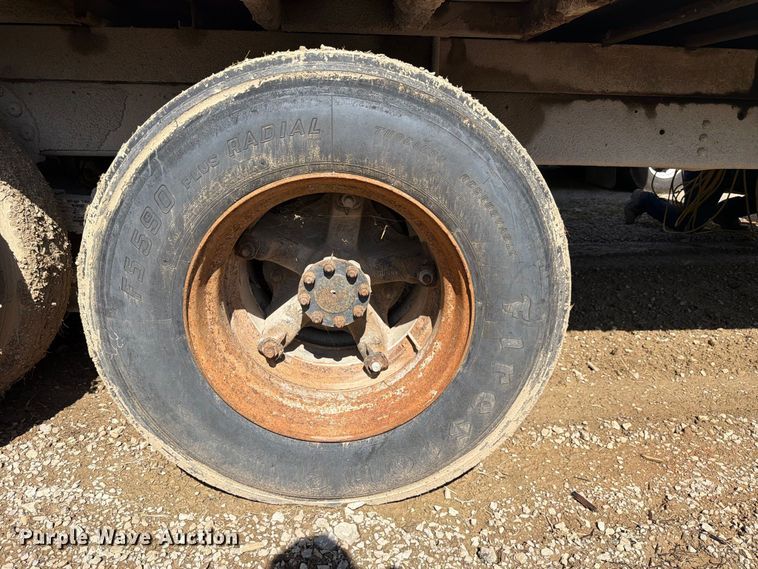 image for item FC3377 1985 Ford F700 fuel / lube truck