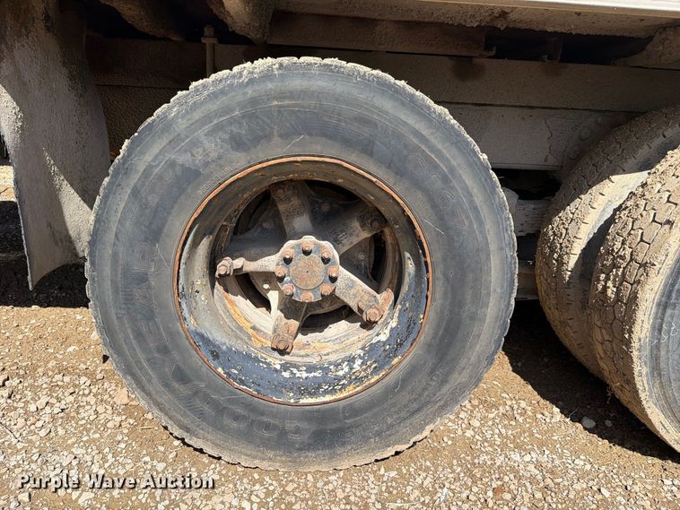image for item FC3377 1985 Ford F700 fuel / lube truck