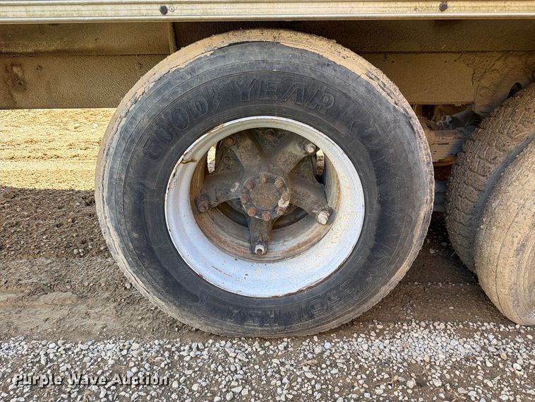 image for item FC3377 1985 Ford F700 fuel / lube truck