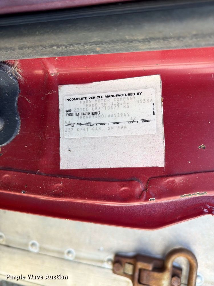 image for item FC3377 1985 Ford F700 fuel / lube truck