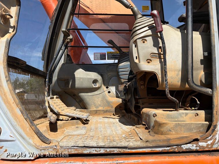 image for item FC3378 2000 Hitachi EX330LC-5 excavator