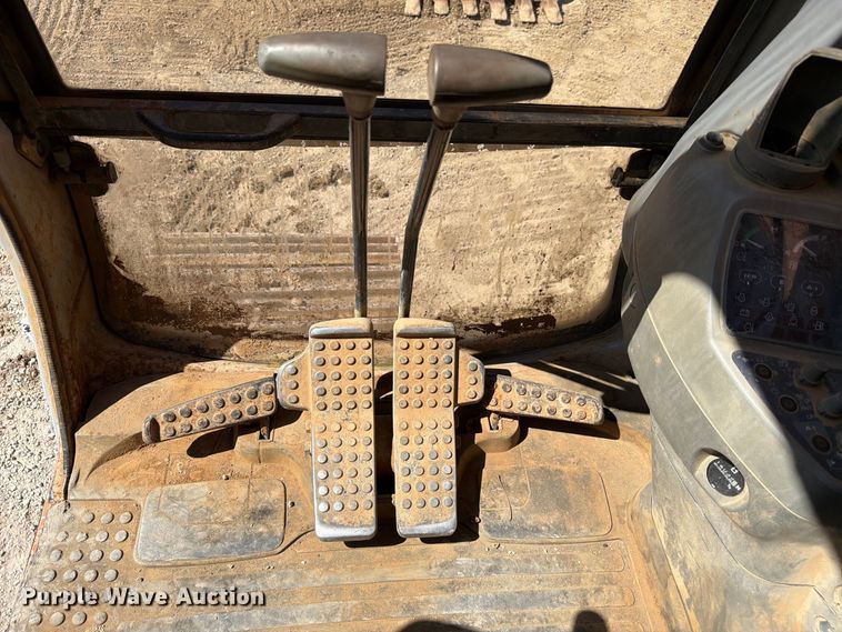 image for item FC3378 2000 Hitachi EX330LC-5 excavator