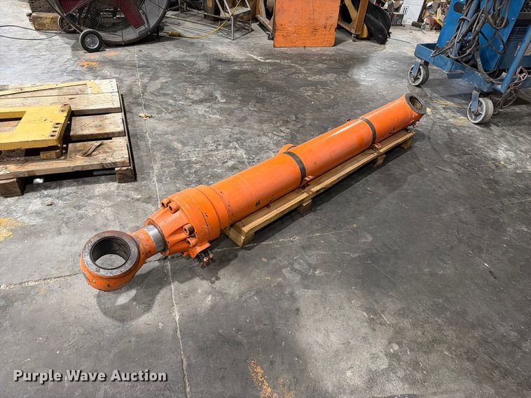image for item FC3378 2000 Hitachi EX330LC-5 excavator