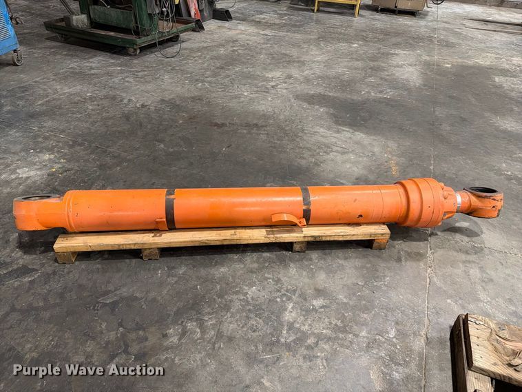 image for item FC3378 2000 Hitachi EX330LC-5 excavator
