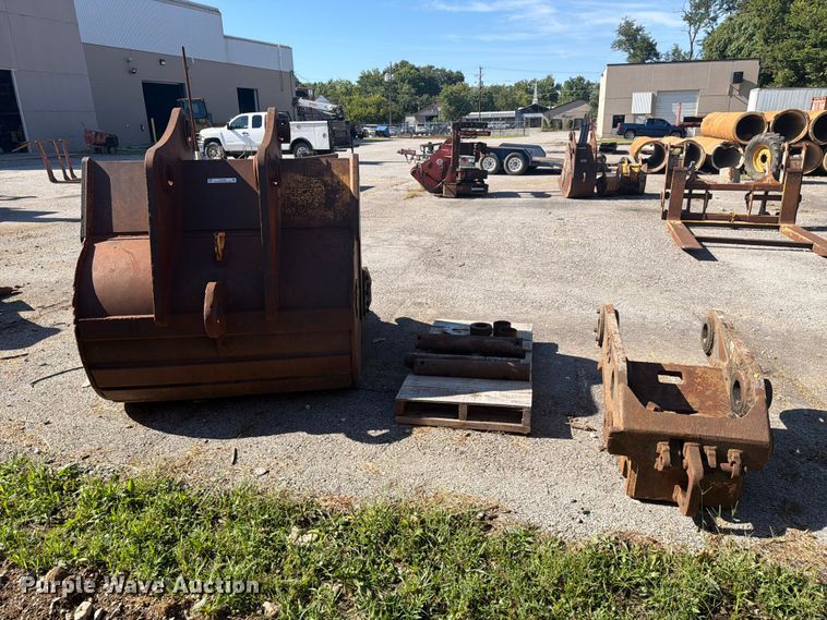 image for item FC3382 Excavator attachments