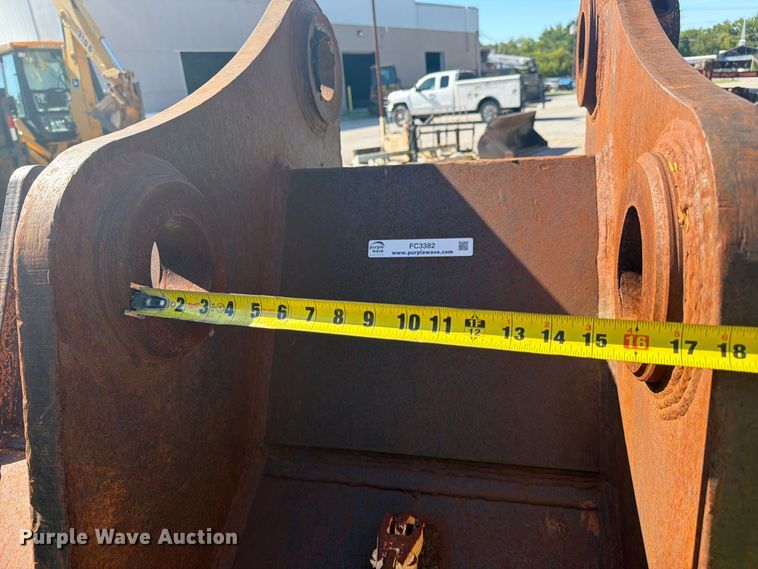 image for item FC3382 Excavator attachments