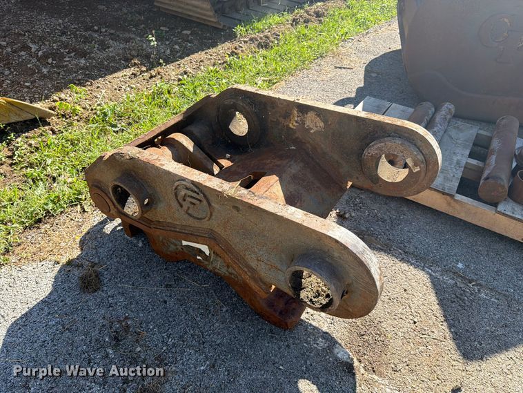 image for item FC3382 Excavator attachments