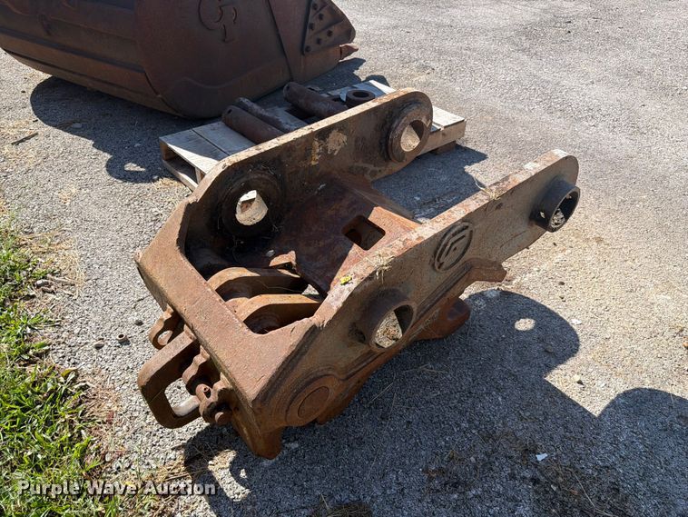 image for item FC3382 Excavator attachments