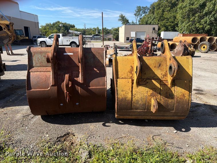 image for item FC3383 (2) excavator buckets