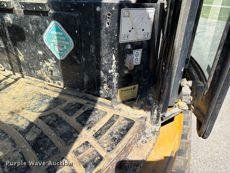 image for item FC3387 2011 Caterpillar 305D mini excavator