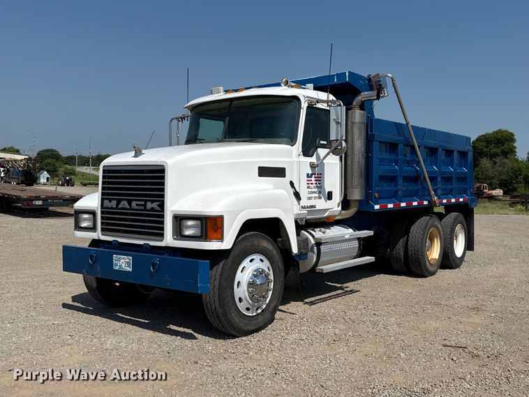 image for item FC4035 2006 Mack CHN613 dump truck