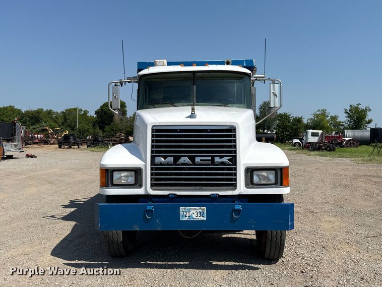image for item FC4035 2006 Mack CHN613 dump truck