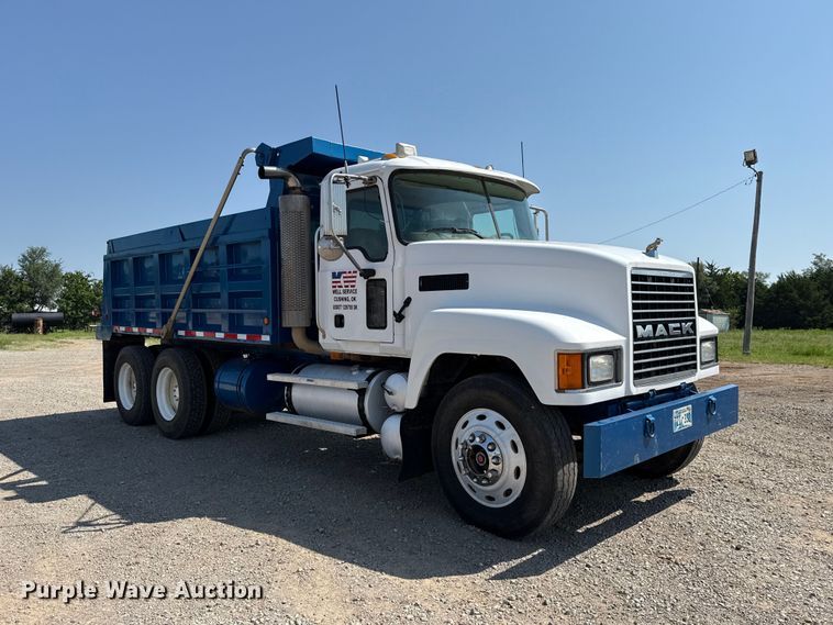 image for item FC4035 2006 Mack CHN613 dump truck