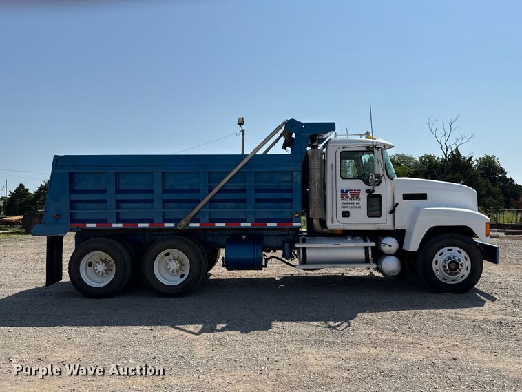image for item FC4035 2006 Mack CHN613 dump truck