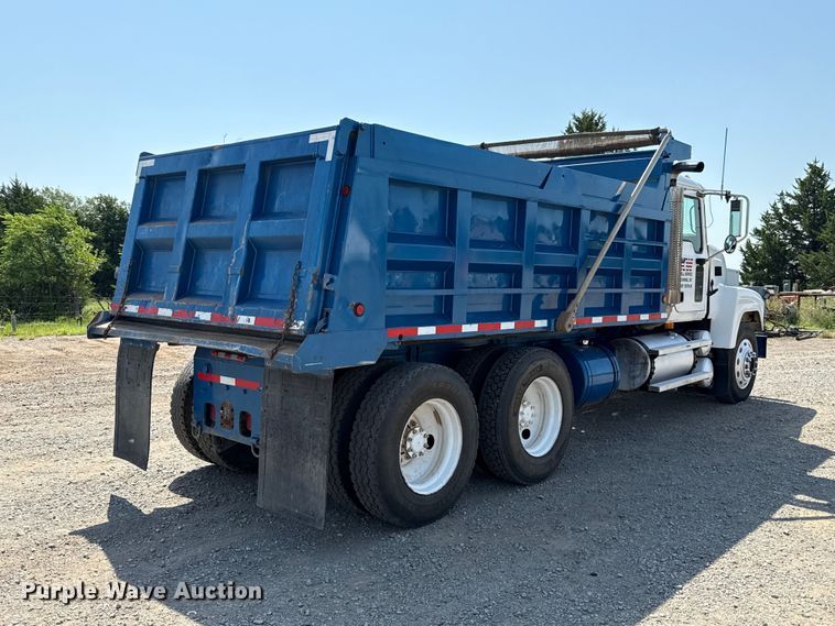 image for item FC4035 2006 Mack CHN613 dump truck