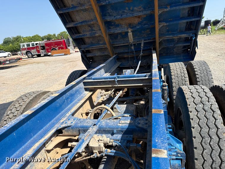 image for item FC4035 2006 Mack CHN613 dump truck