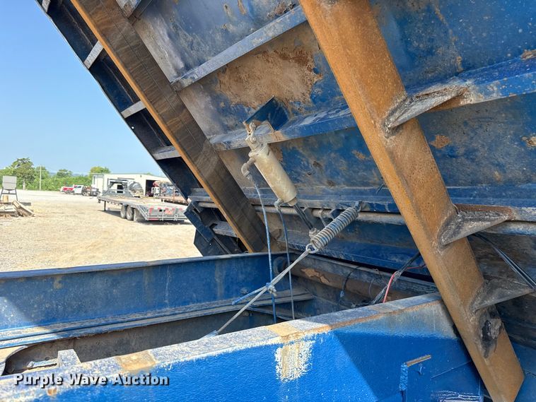 image for item FC4035 2006 Mack CHN613 dump truck