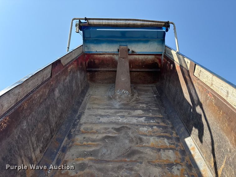 image for item FC4035 2006 Mack CHN613 dump truck