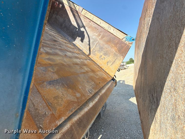 image for item FC4035 2006 Mack CHN613 dump truck