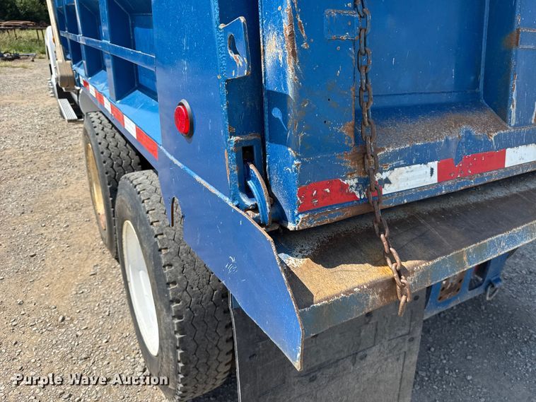 image for item FC4035 2006 Mack CHN613 dump truck