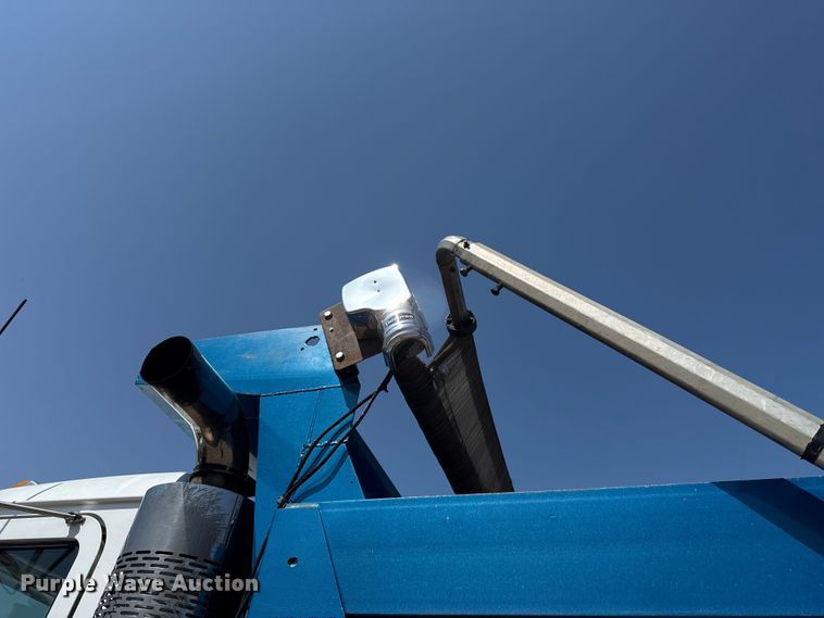image for item FC4035 2006 Mack CHN613 dump truck