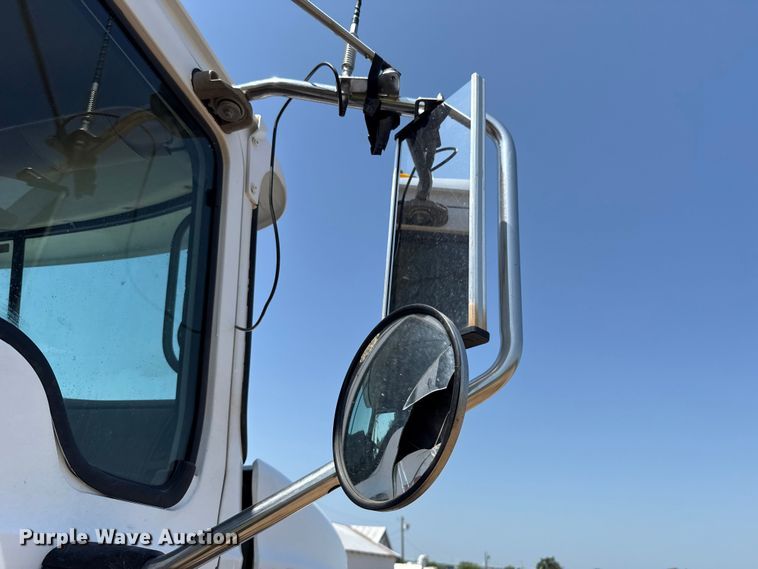 image for item FC4035 2006 Mack CHN613 dump truck