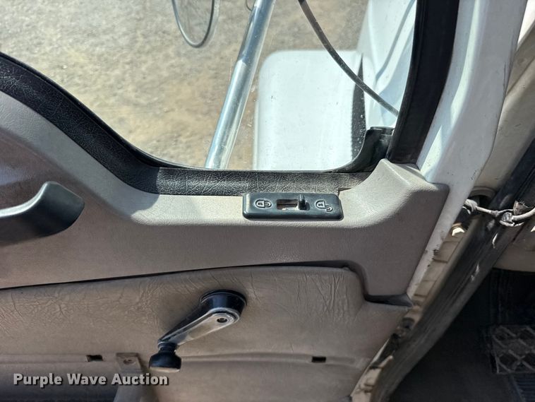 image for item FC4035 2006 Mack CHN613 dump truck