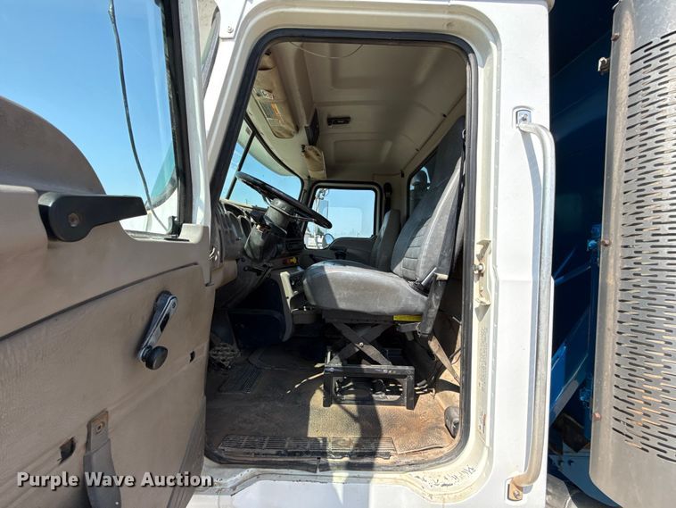 image for item FC4035 2006 Mack CHN613 dump truck
