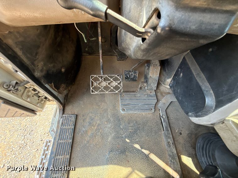 image for item FC4035 2006 Mack CHN613 dump truck