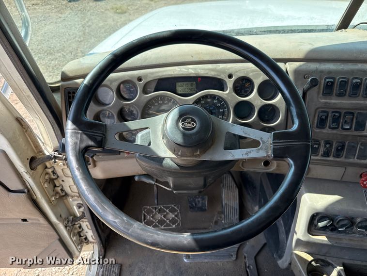 image for item FC4035 2006 Mack CHN613 dump truck