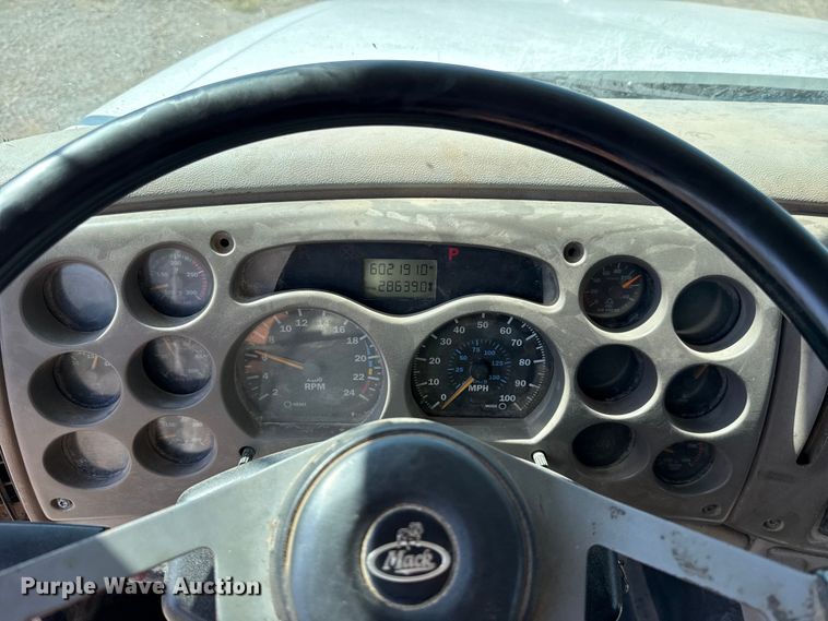 image for item FC4035 2006 Mack CHN613 dump truck