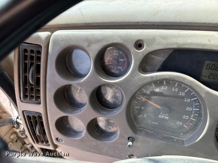 image for item FC4035 2006 Mack CHN613 dump truck
