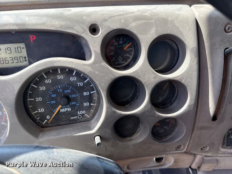 image for item FC4035 2006 Mack CHN613 dump truck