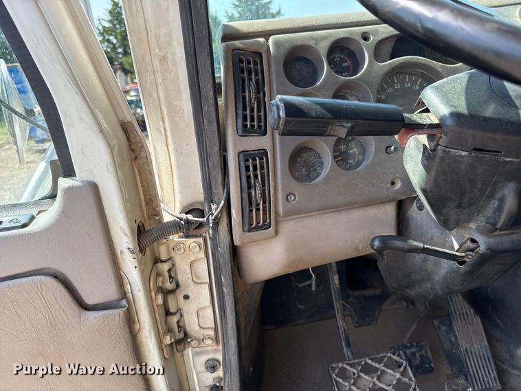 image for item FC4035 2006 Mack CHN613 dump truck