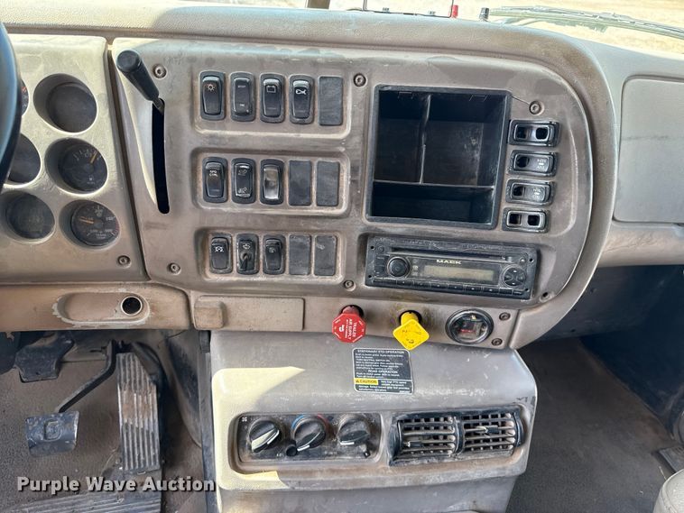 image for item FC4035 2006 Mack CHN613 dump truck
