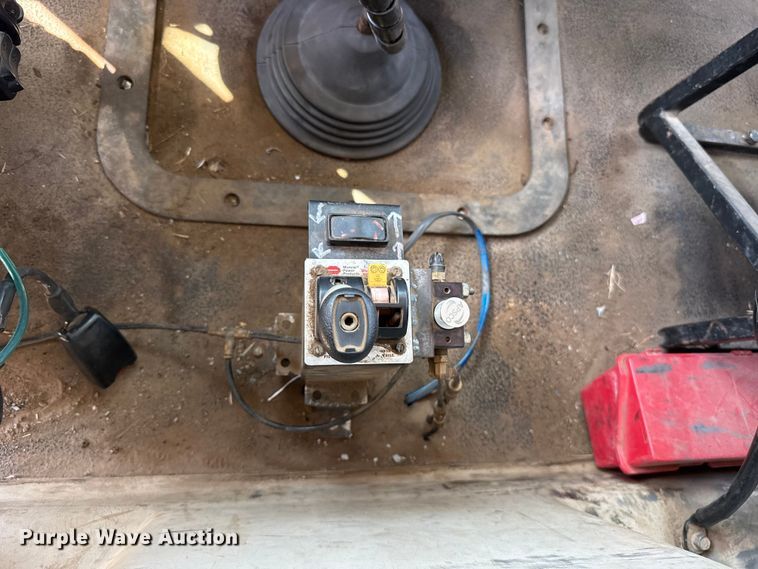 image for item FC4035 2006 Mack CHN613 dump truck