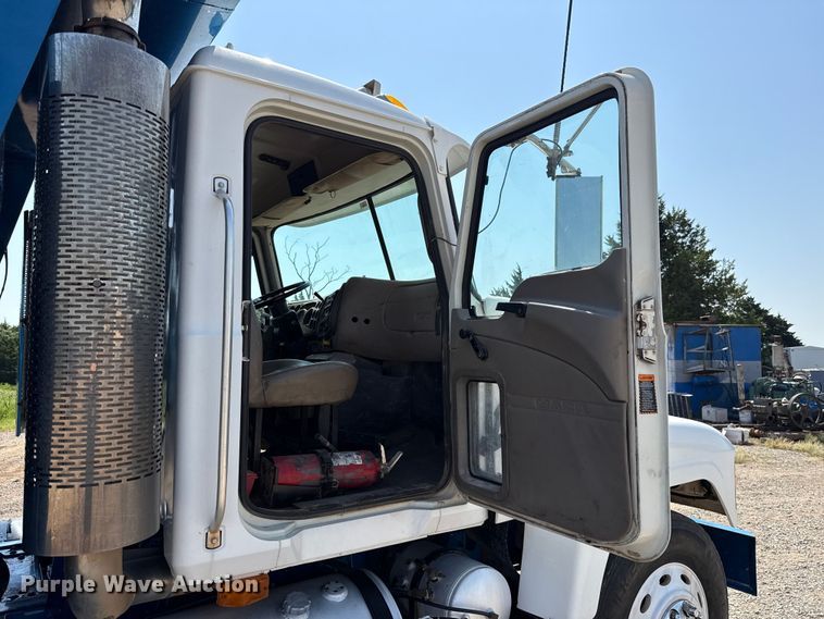 image for item FC4035 2006 Mack CHN613 dump truck