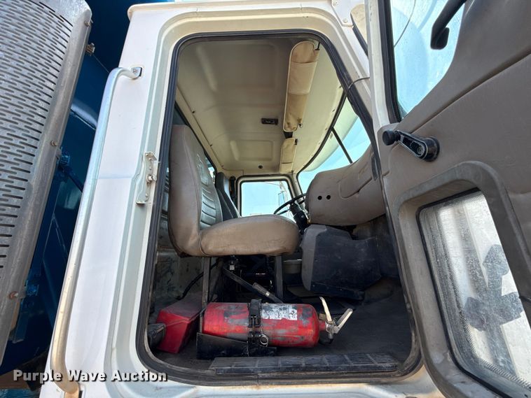 image for item FC4035 2006 Mack CHN613 dump truck