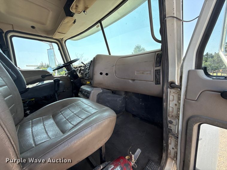 image for item FC4035 2006 Mack CHN613 dump truck