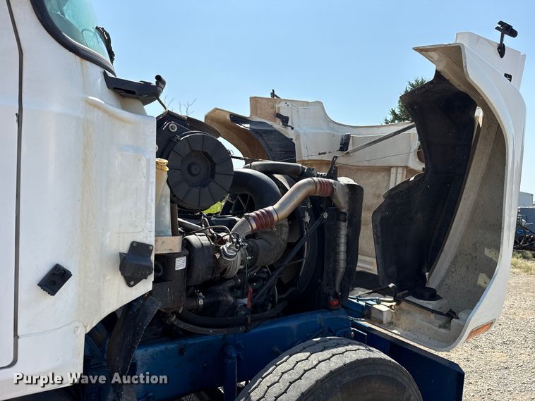 image for item FC4035 2006 Mack CHN613 dump truck