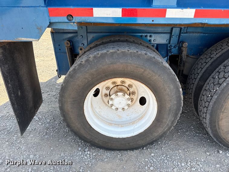 image for item FC4035 2006 Mack CHN613 dump truck