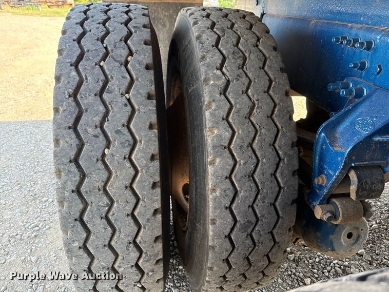 image for item FC4035 2006 Mack CHN613 dump truck