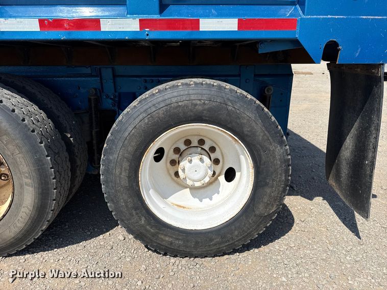 image for item FC4035 2006 Mack CHN613 dump truck