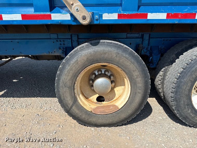 image for item FC4035 2006 Mack CHN613 dump truck