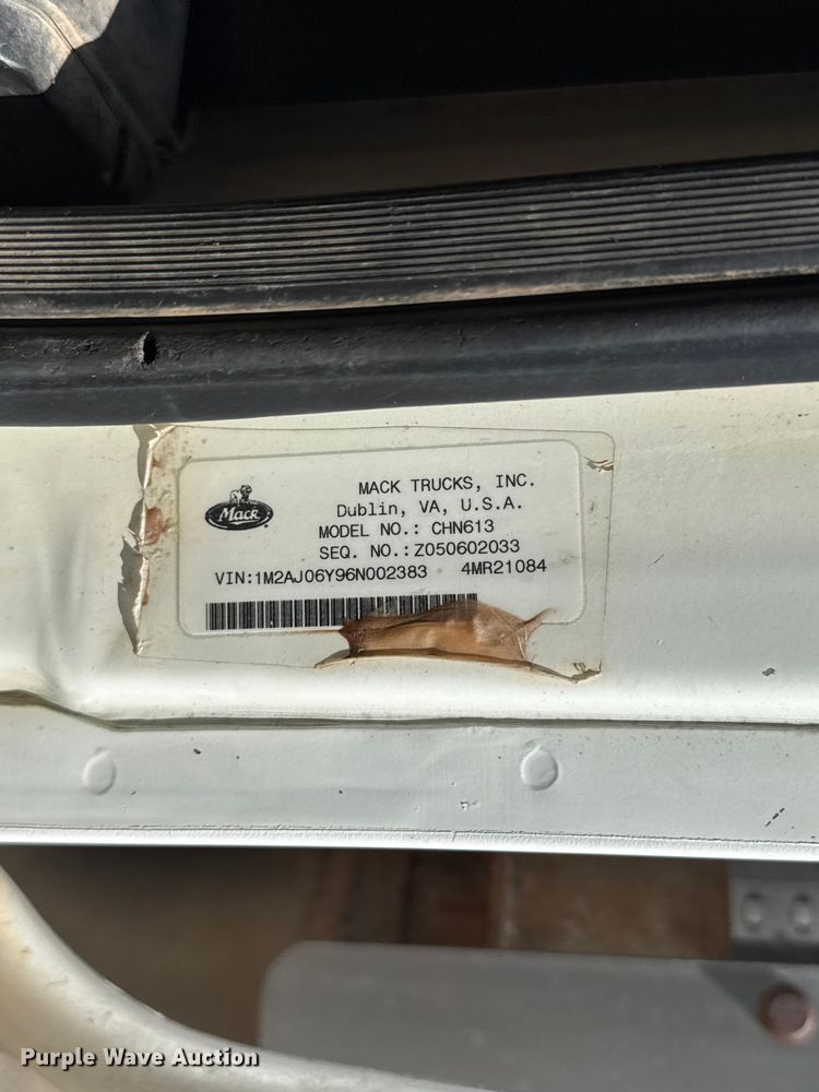 image for item FC4035 2006 Mack CHN613 dump truck