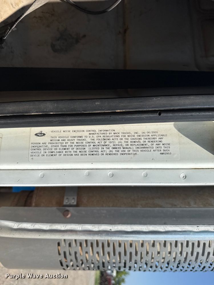image for item FC4035 2006 Mack CHN613 dump truck